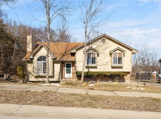 410 SW 24th St, Oak Grove, MO 64075