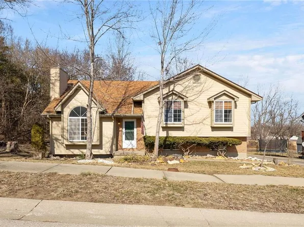 410 SW 24th St, Oak Grove, MO 64075