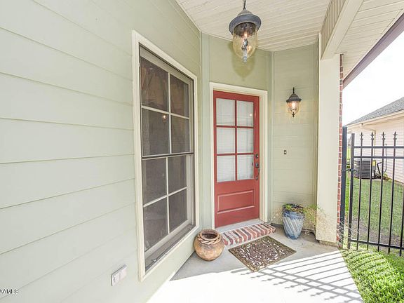 5th image of 134 Woodoak Cir