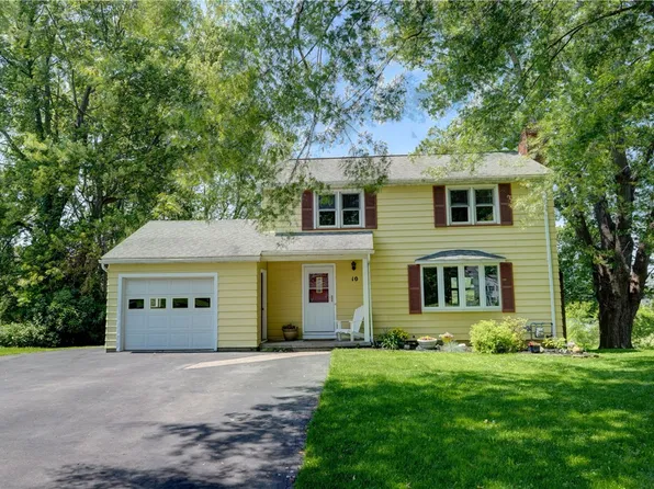 10 Alpine Dr, Webster, NY 14580