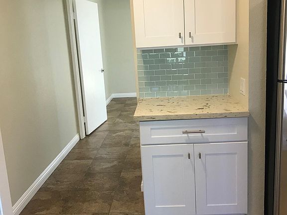 5th image of 615 Vine St Unit 4