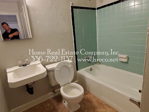 3rd image of 605 W 23rd St APT B