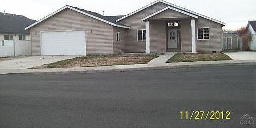 1st image of 255 SE Loma Ct