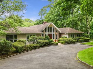 15 Rolling Hills Ln, Harrison, NY 10528