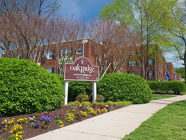 Oak Ridge Apartments Signage