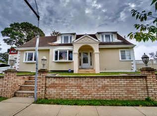 489 Ray St, Freeport, NY 11520