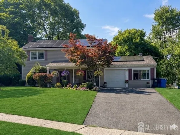 16 Neptune Ct, Somerset, NJ 08873