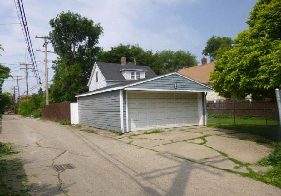 2nd image of 4333 Freer St