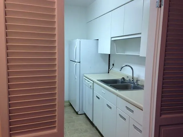 Highland Towers — Photo 29