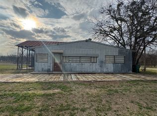 208 E Spruce St, Abbott, TX 76621