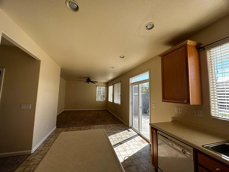 2306 Clementine Ln — Photo 4