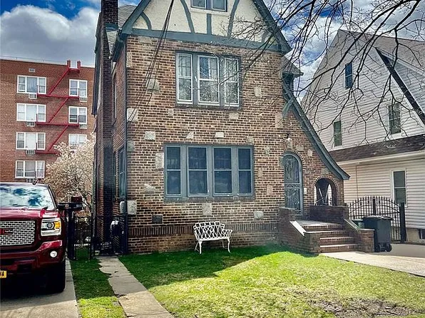 187-24 87th Dr, Jamaica, NY 11432