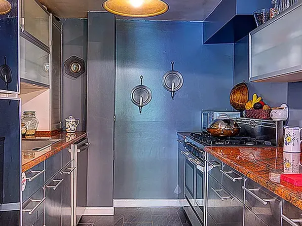 363 West 19th Street image 3 of 7