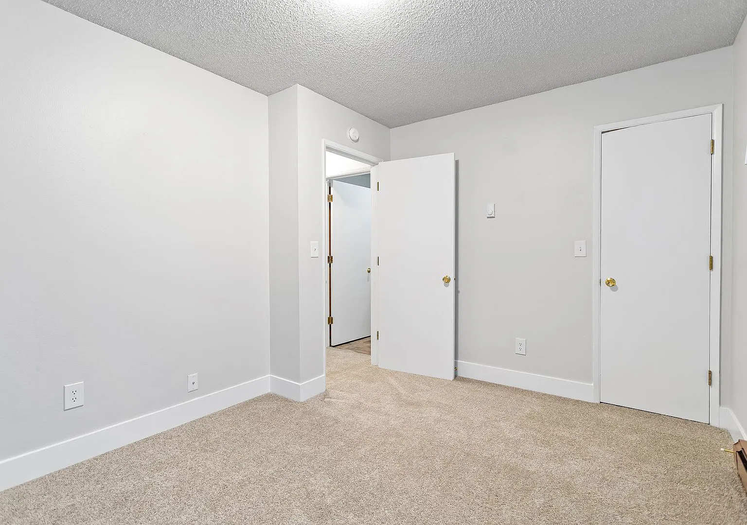 Park Hills Apartments — Photo 4