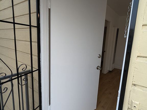 2nd image of 1510 S Bronson Ave Unit 1/2