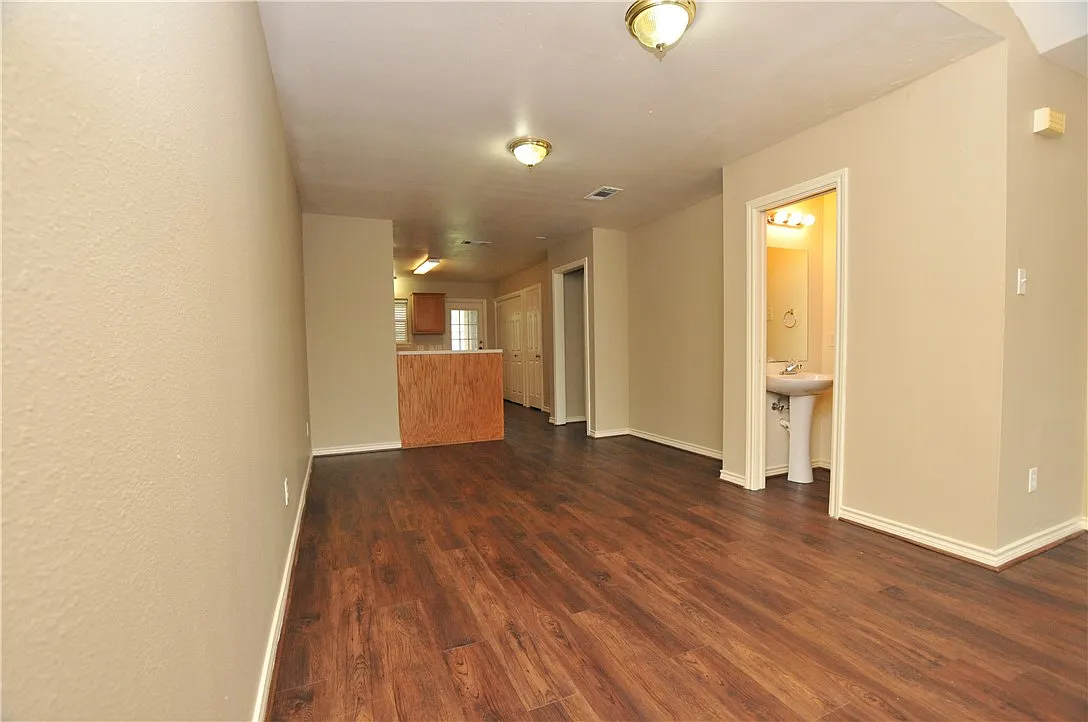 3 bed, 2.5 bath, 1362 sqft, $1,450 — Photo 4