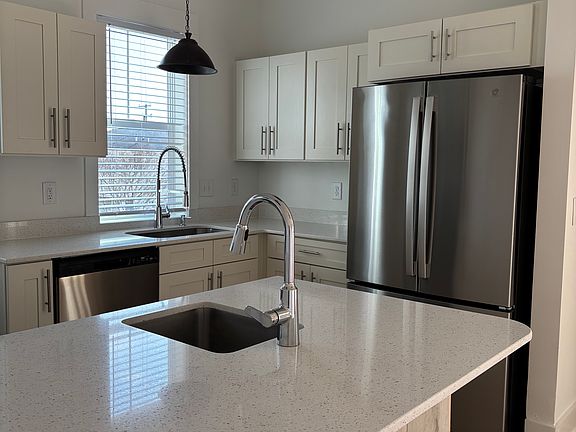 5th image of 128 Romney St #B