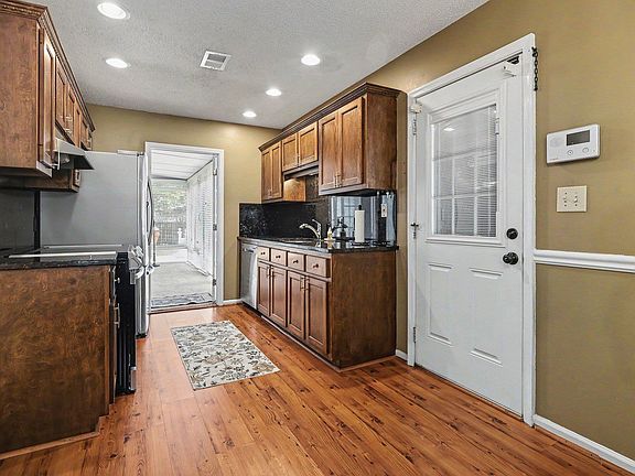 4th image of 103 Walker Way