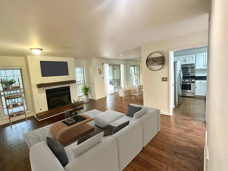 205 Lenox Way NE — Photo 1