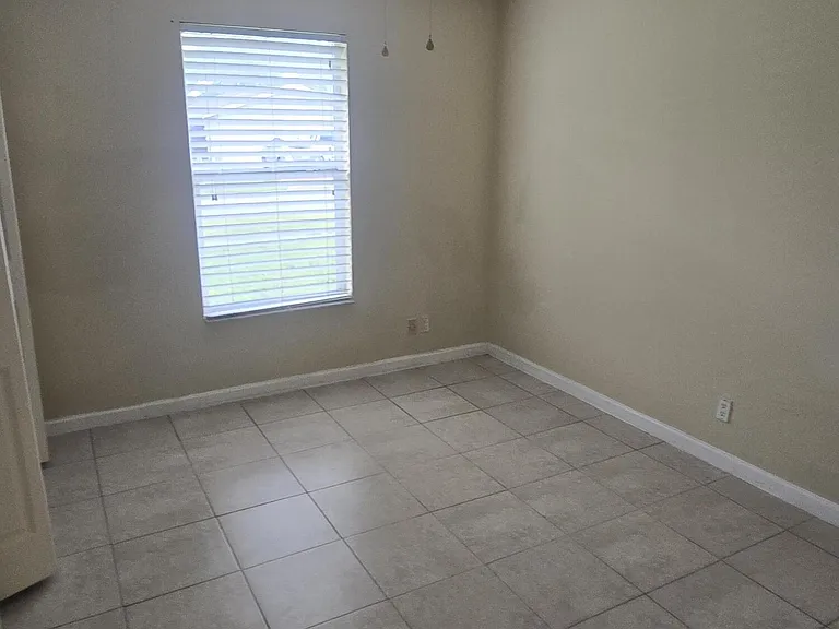 4941 Marbella Rd N — Photo 12