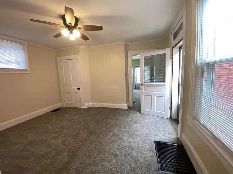 220 W 34th St — Photo 17