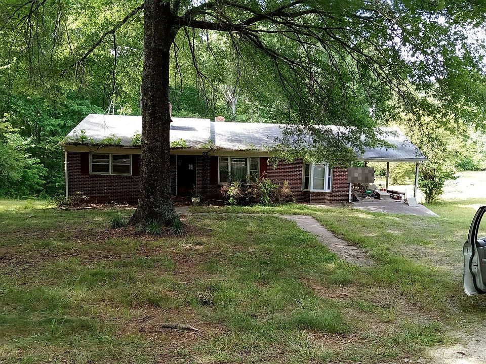 1st image of 407 Bernard Dr