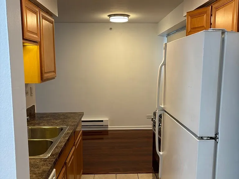 1900 W Knightsbridge Dr #2A — Photo 2