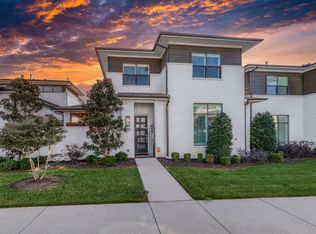 320 Nursery Ln, Fort Worth, TX 76114