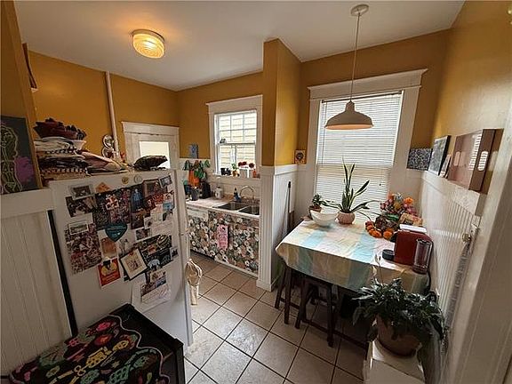 4th image of 902 Stewart Ct