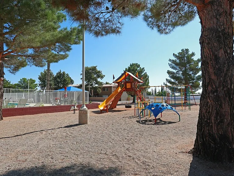 Vista Village Apartments — Photo 10