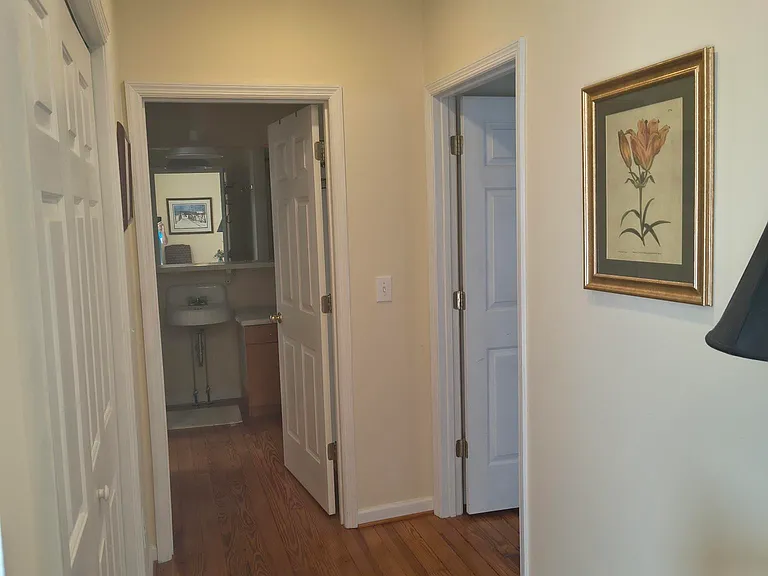 109 Jefferson Dr #UPSTAIRS — Photo 13