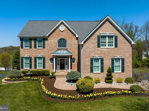 130 E Peters Ln, Aston, PA 19014