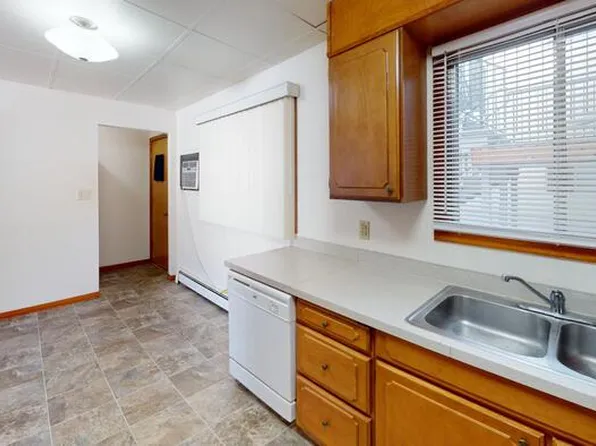 1906 N Washington St #4, Bismarck, ND 58501