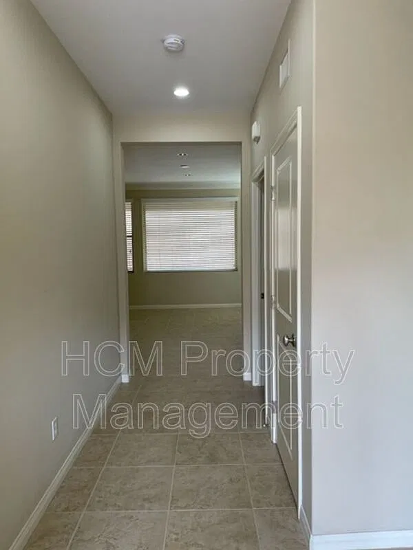 3 bed, 2.5 bath, 1904 sqft, $4,900 — Photo 3