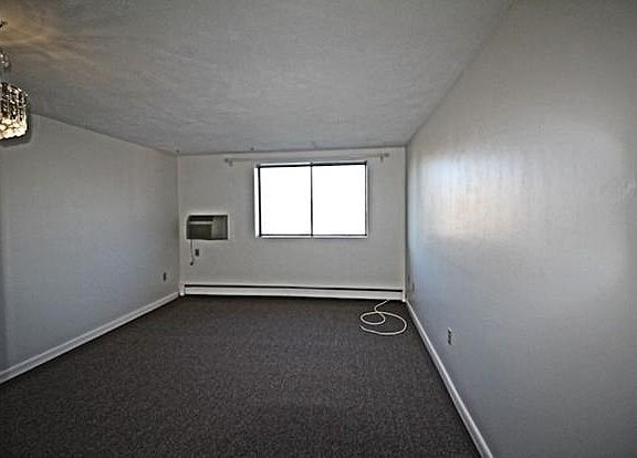 2nd image of 900 Governors Dr APT 22