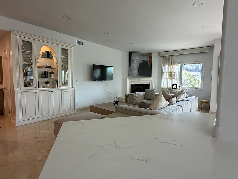 435 Arnaz Dr #200 — Photo 28