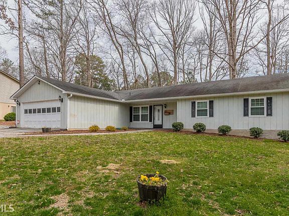 3rd image of 1384 Lakemont Dr