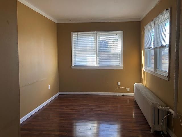 2nd image of 1664 W Riverside Dr APT 1