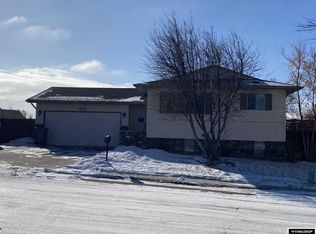 2112 Sierra Rd, Rock Springs, WY 82901