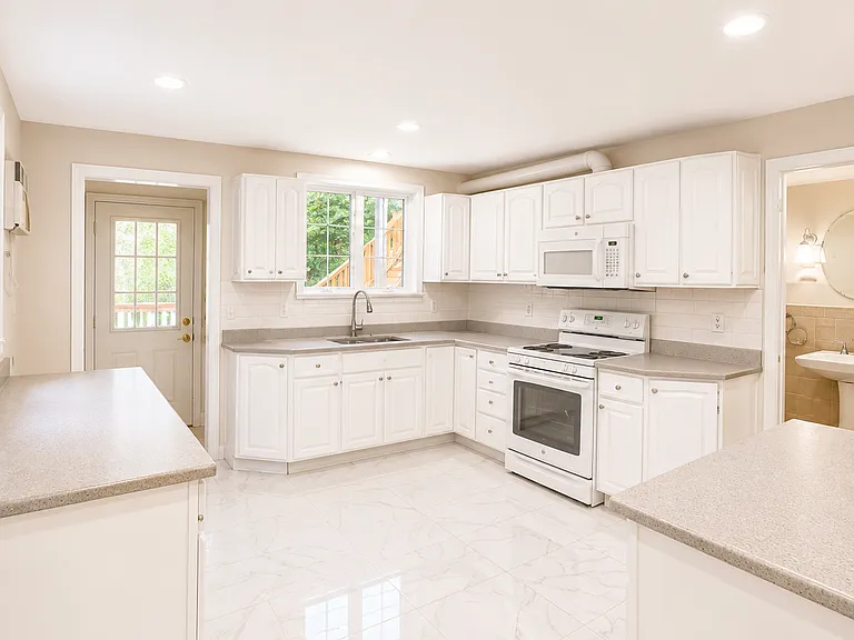 77 Gibbs St #1 — Photo 1