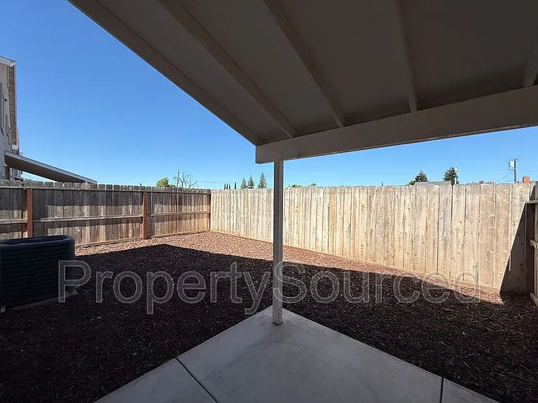 936 W Alameda St #A — Photo 33