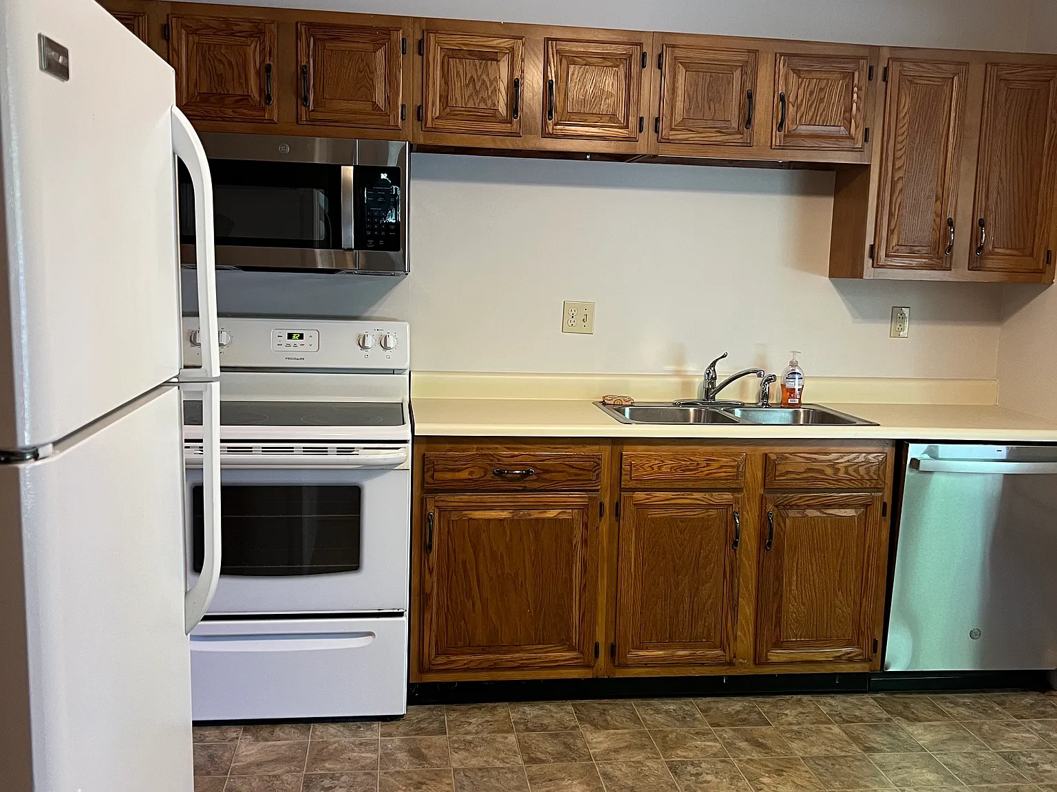 27 Chelsea Cir — Photo 2