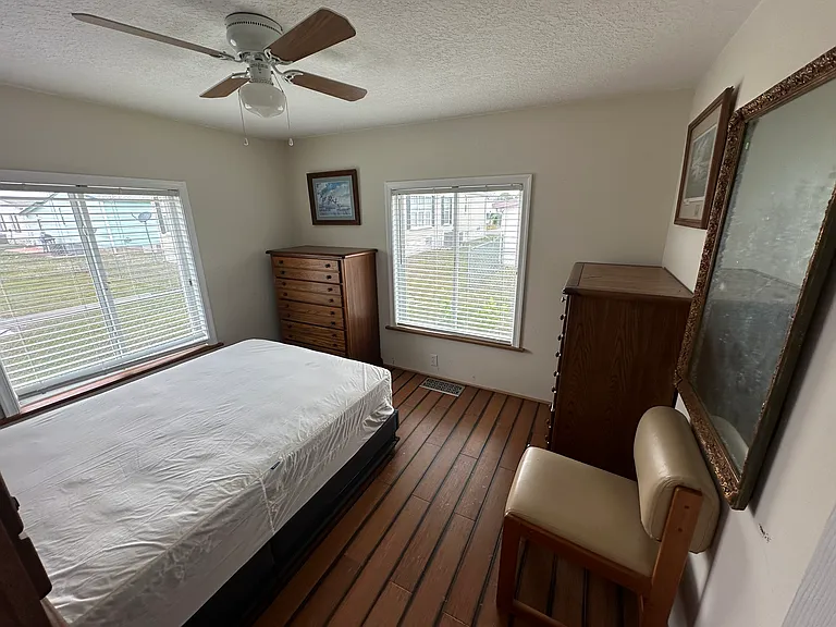Full Size bed