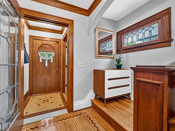 5th image of 505 Hurstbourne Rd