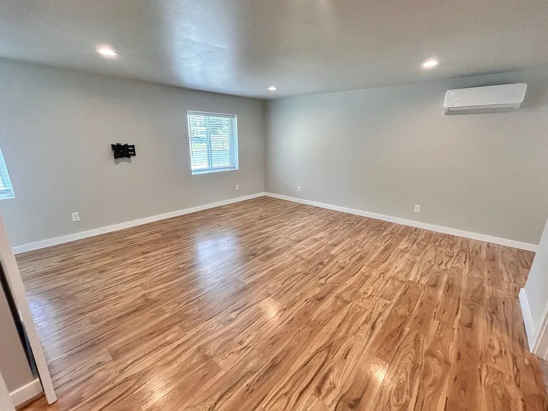 1927 E Marshall Ave — Photo 13