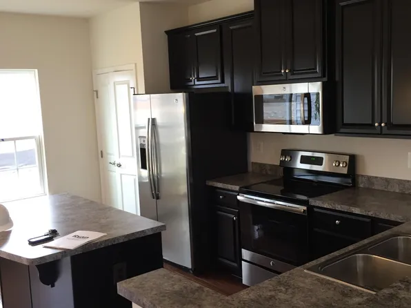 72 Ontario Dr, Falling Waters, WV 25419