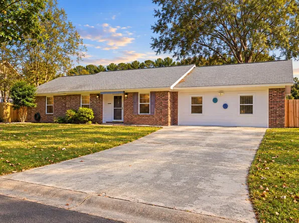 302 Gray Fox Ln, Goose Creek, SC 29445