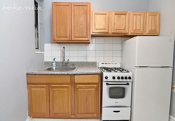 5th image of 602 W 139th St APT 33