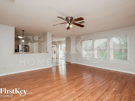 4th image of 3438 Columbia Dr