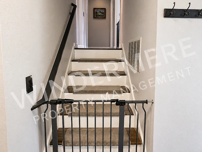585 NW Fairwood Way — Photo 8